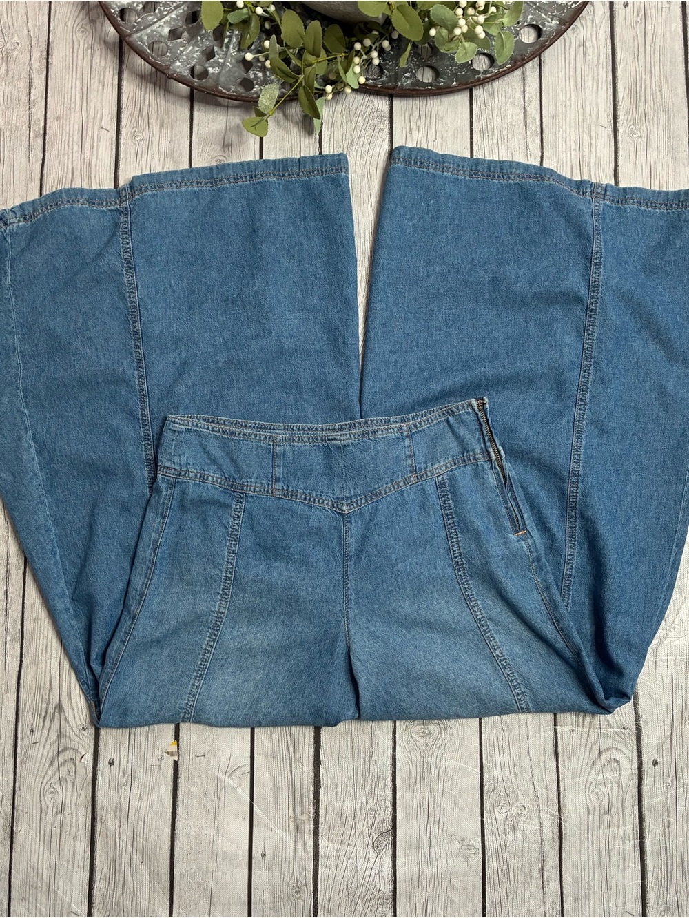 FREE PEOPLE /We the Free Juniper Wide Leg Jeans - Picture 5 of 16